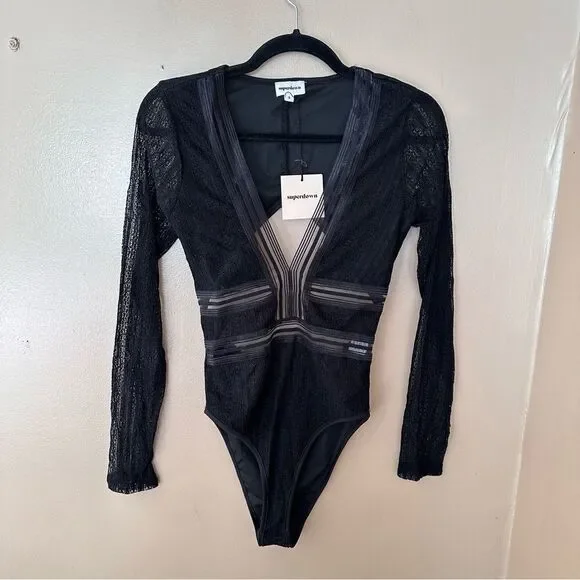 superdown britni deep v bodysuit black sheer panel
Mesh top Revolve XXS - Picture 5 of 8